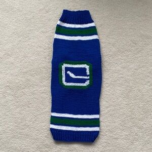 New Vancouver Canucks Hockey Hand Made Knitted Dog Sweater size M/L